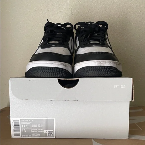 Nike Air Force 1 Pandas - Picture 2 of 5